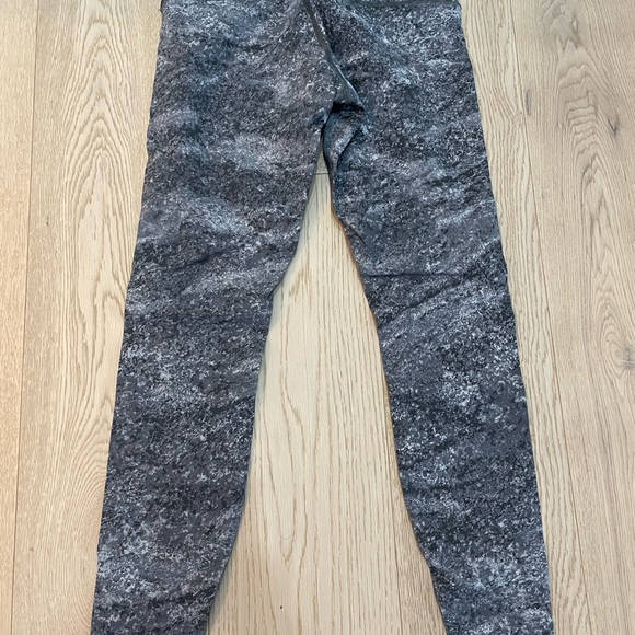 *Never Worn*. Grey and White Lululemon Leggings - Picture 3 of 3